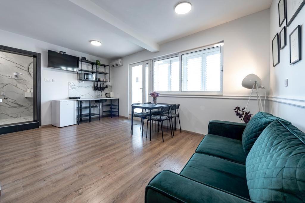 Guest House Allineeddubrovnik Choose Between Double Room Or Penthouse Or Studio Apartments Free Parking Dış mekan fotoğraf