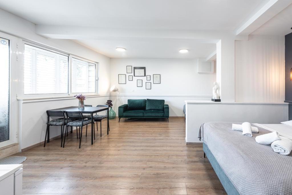 Guest House Allineeddubrovnik Choose Between Double Room Or Penthouse Or Studio Apartments Free Parking Dış mekan fotoğraf